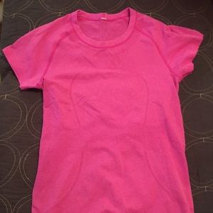 Lululemon size 6 tee